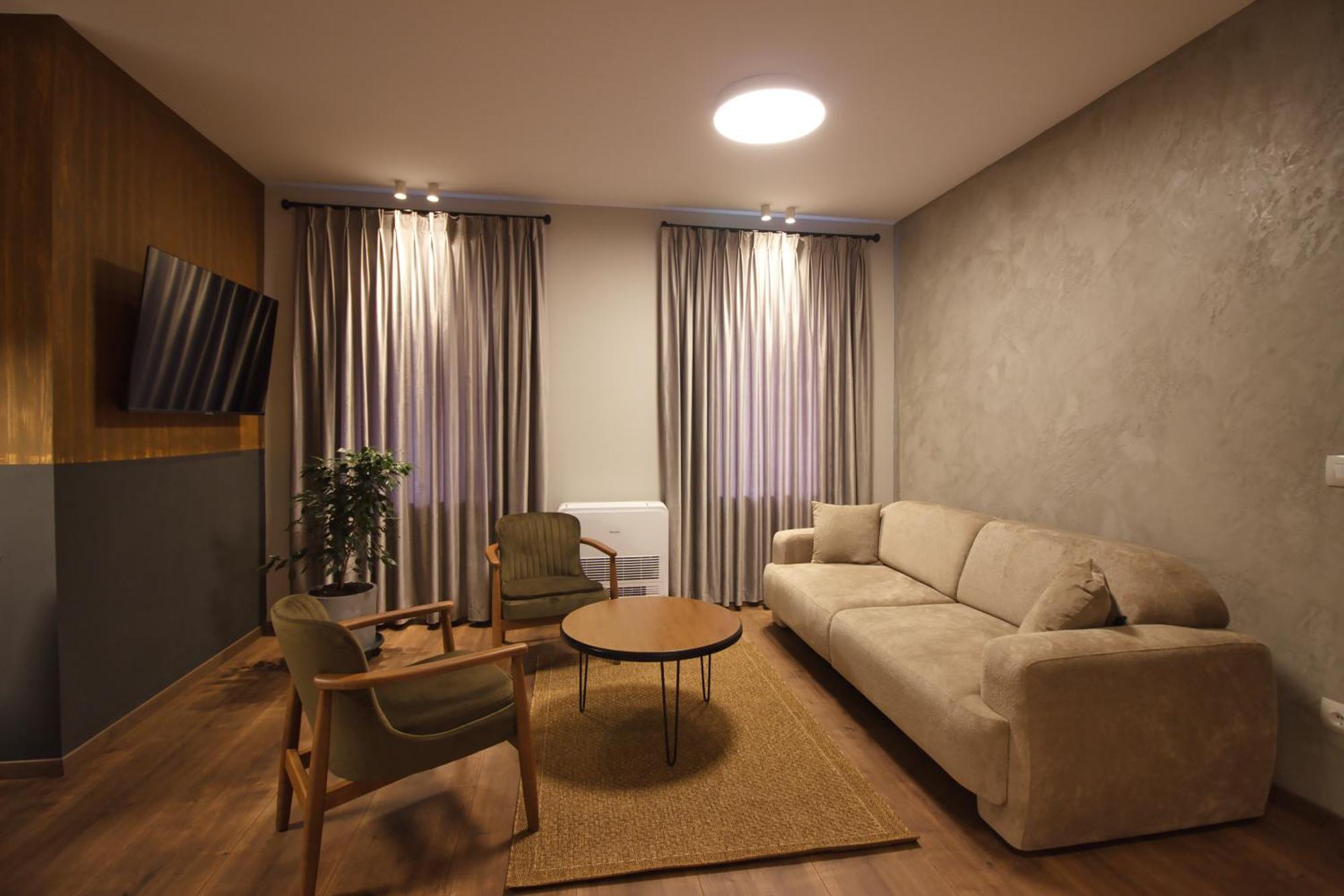 Castlefront Villa จีโรคาสเตอร์ ภายนอก รูปภาพ