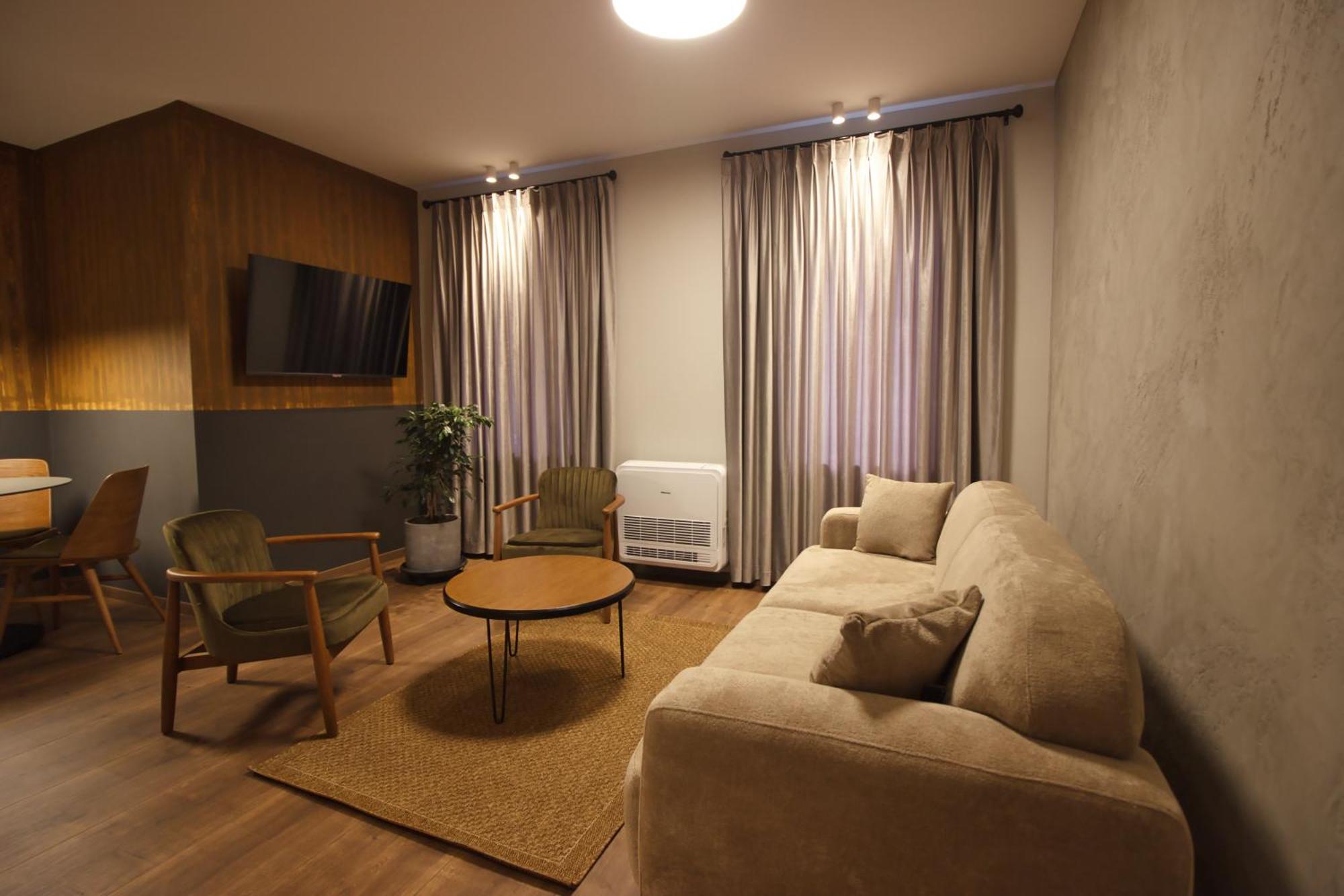 Castlefront Villa จีโรคาสเตอร์ ภายนอก รูปภาพ