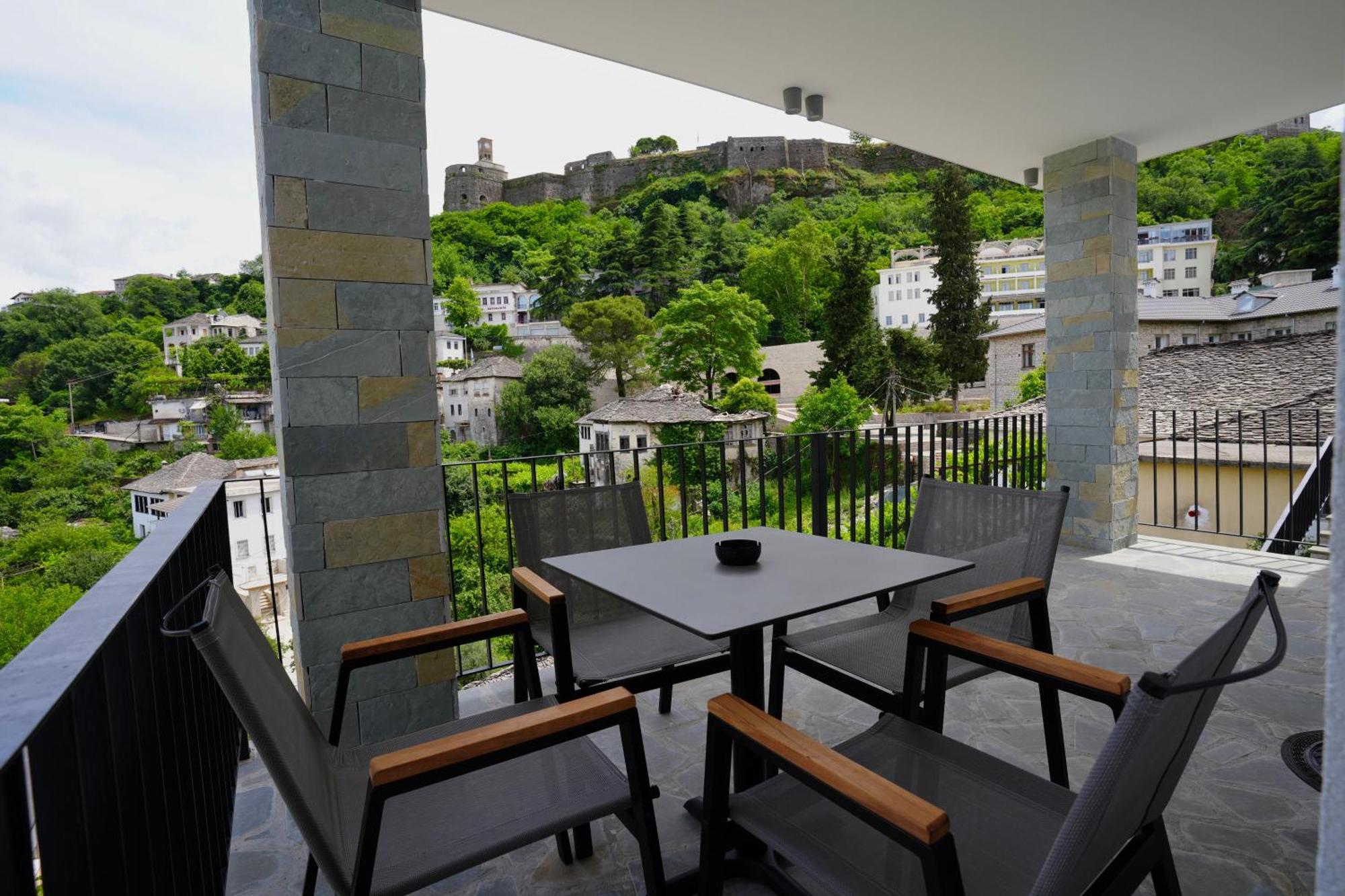 Castlefront Villa จีโรคาสเตอร์ ภายนอก รูปภาพ