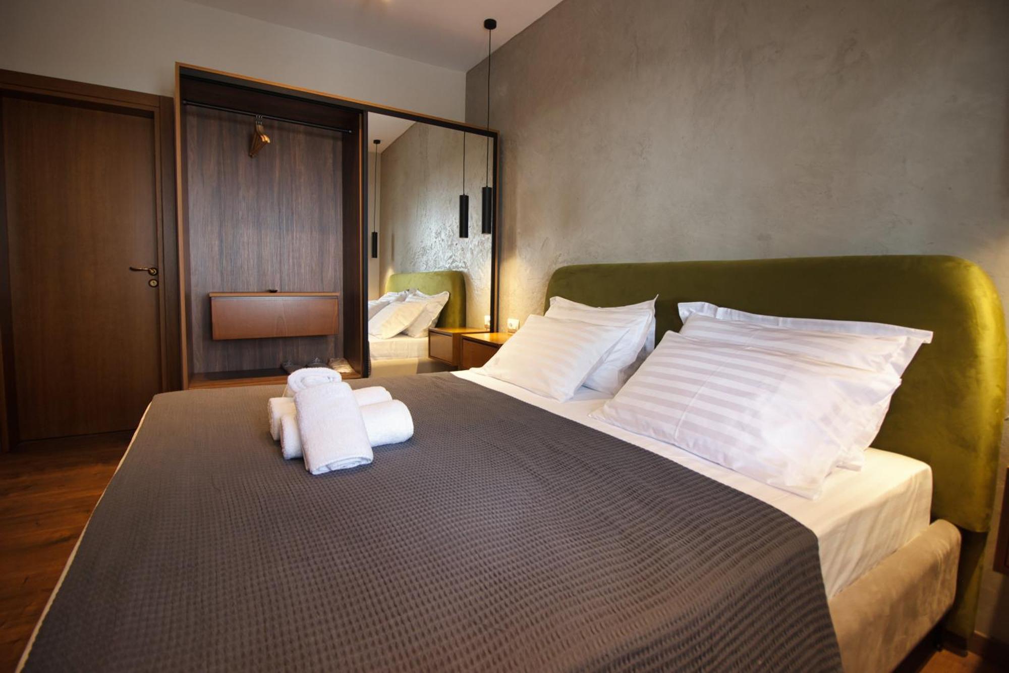 Castlefront Villa จีโรคาสเตอร์ ภายนอก รูปภาพ