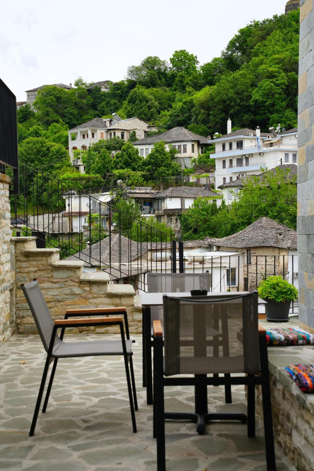 Castlefront Villa จีโรคาสเตอร์ ภายนอก รูปภาพ