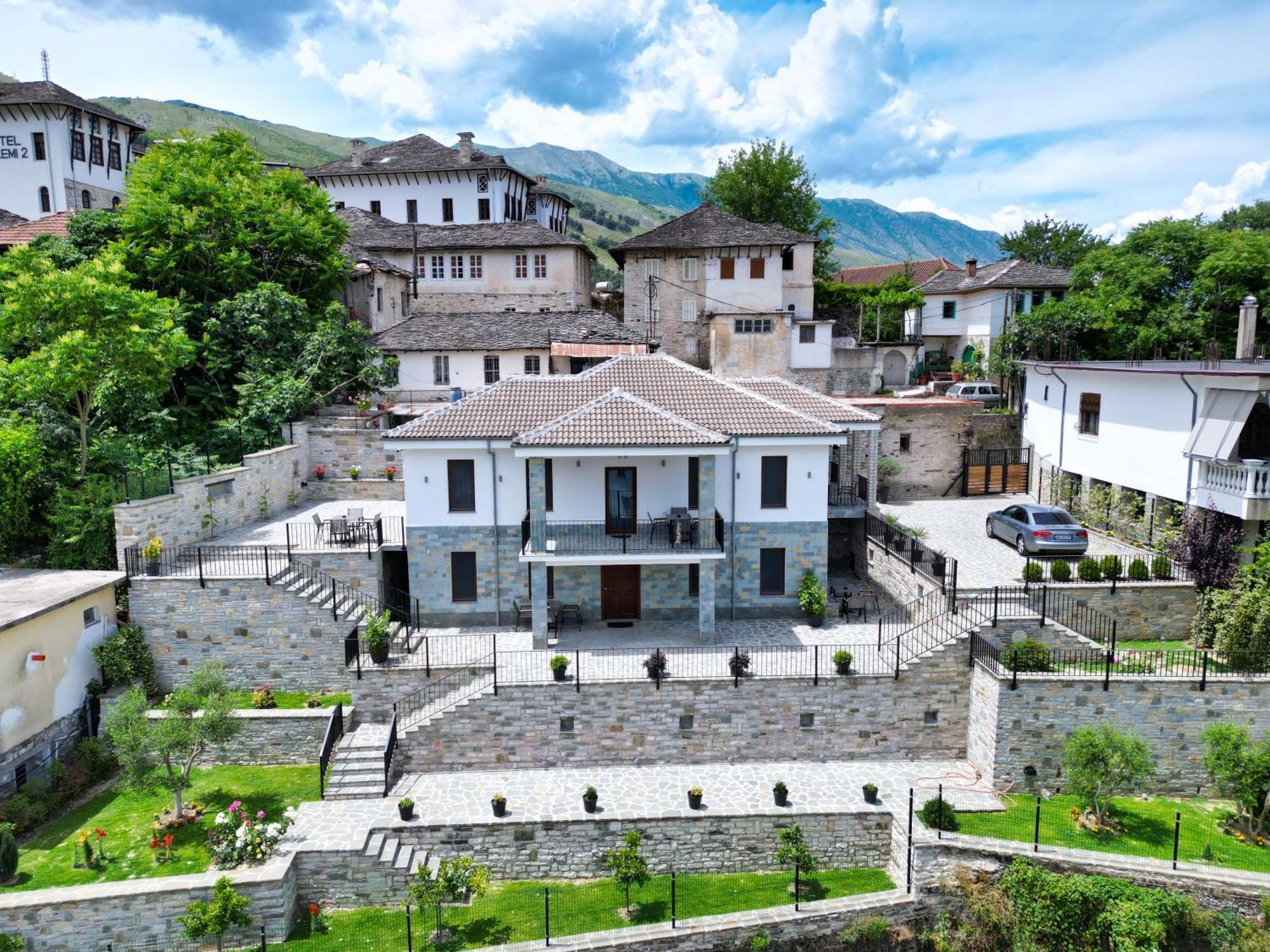 Castlefront Villa จีโรคาสเตอร์ ภายนอก รูปภาพ