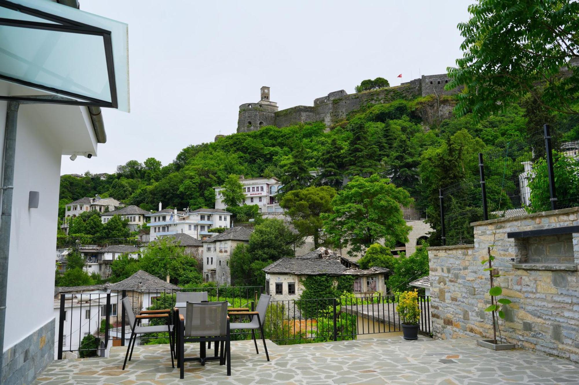 Castlefront Villa จีโรคาสเตอร์ ภายนอก รูปภาพ