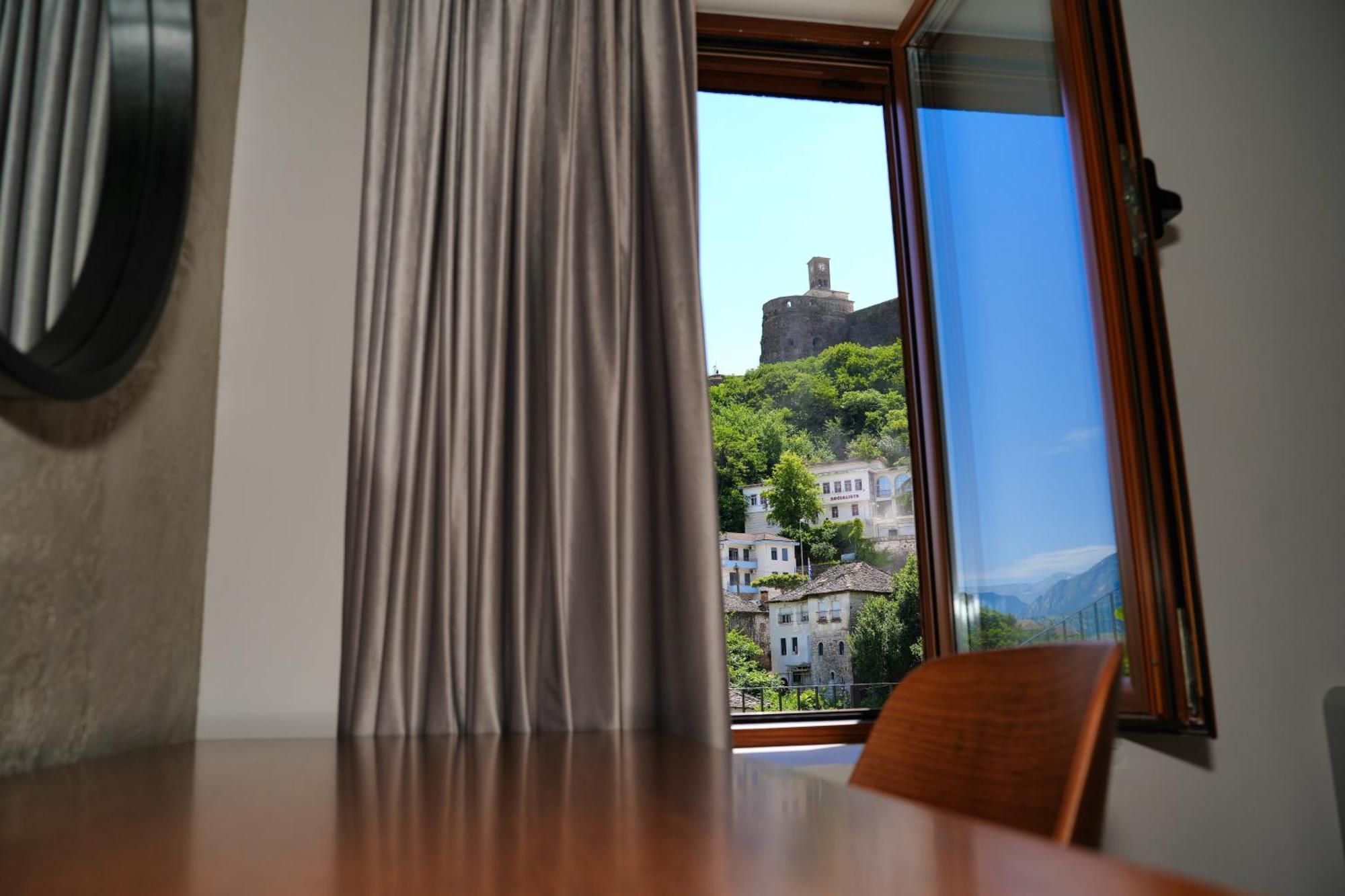 Castlefront Villa จีโรคาสเตอร์ ภายนอก รูปภาพ