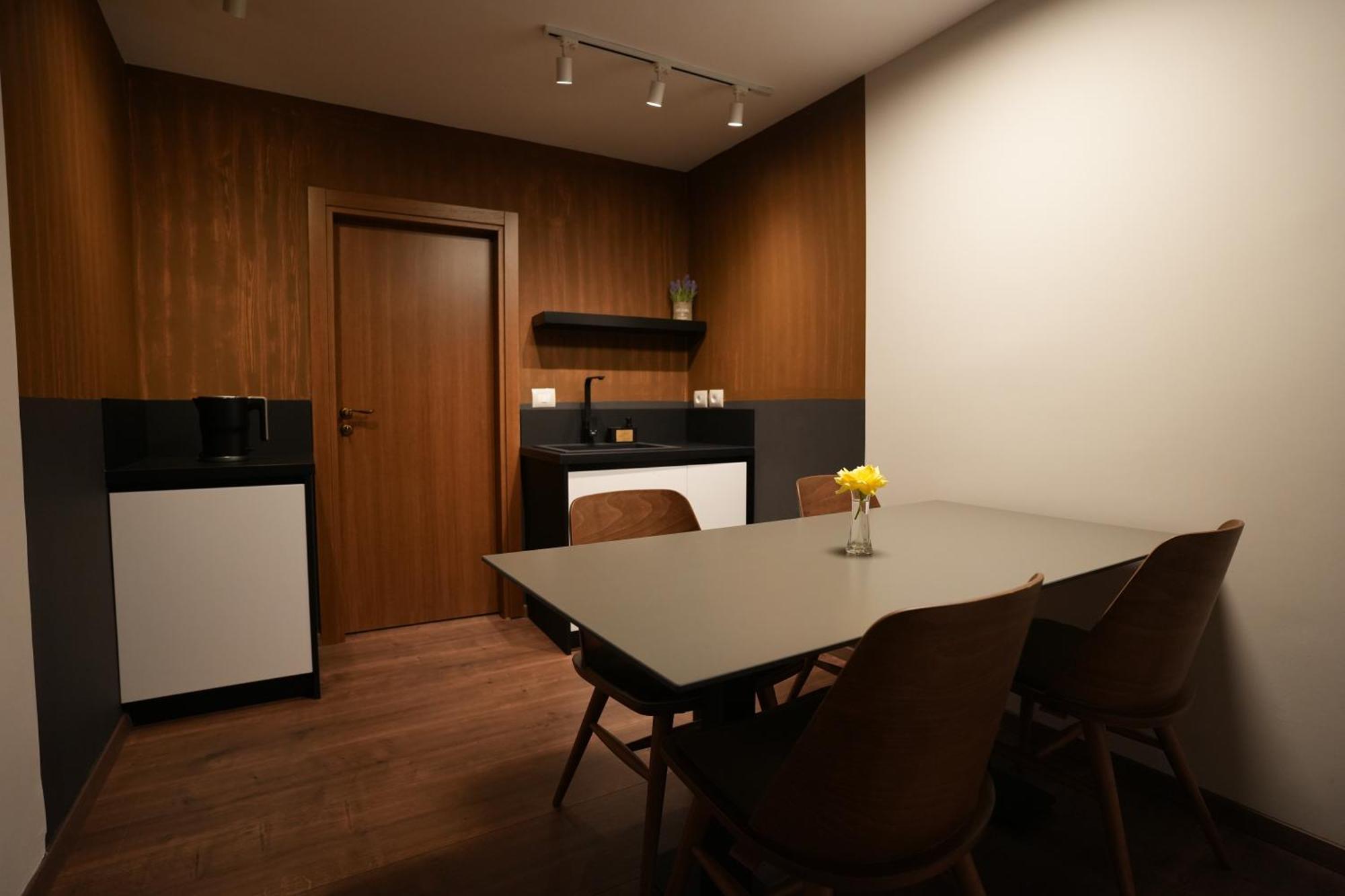 Castlefront Villa จีโรคาสเตอร์ ภายนอก รูปภาพ